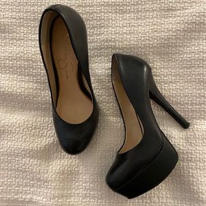 NWOT Jessica Simpson Black Platform Pumps